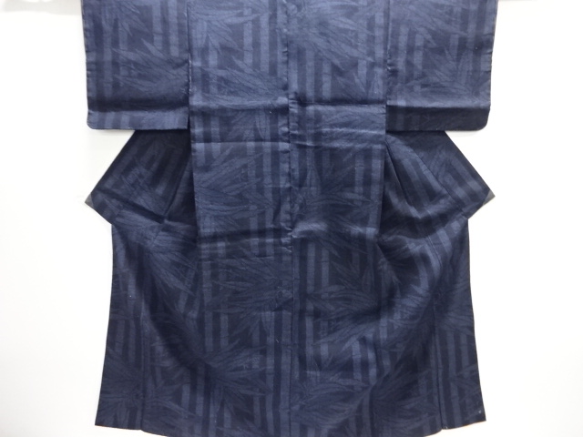 未使用品　重要無形文化財本場結城紬100亀甲　竹笹模様織り出し着物